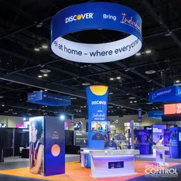 20x20 Îlot booth design by Orbus